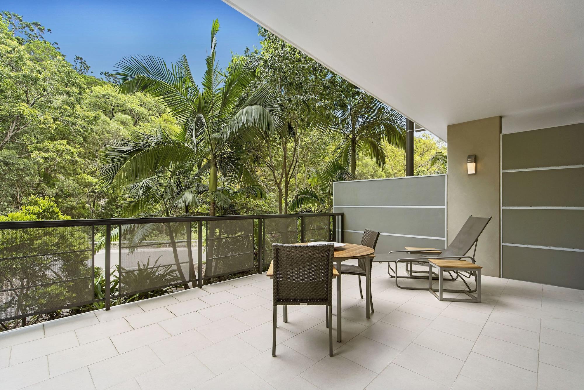 Peppers Noosa Resort And Villas Exterior foto A balcony at the hotel